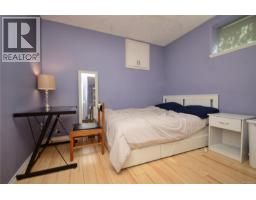 B 1143 Greenwood Ave, Esquimalt, BC V9A5K7 Photo 25