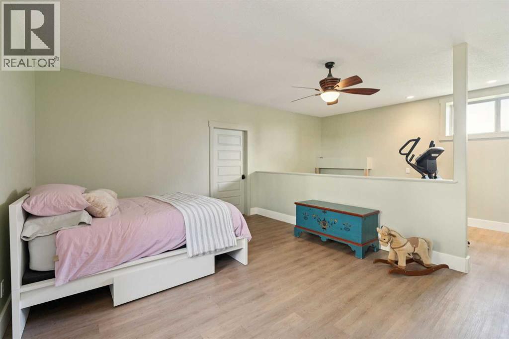 394049 12 Street E - 28