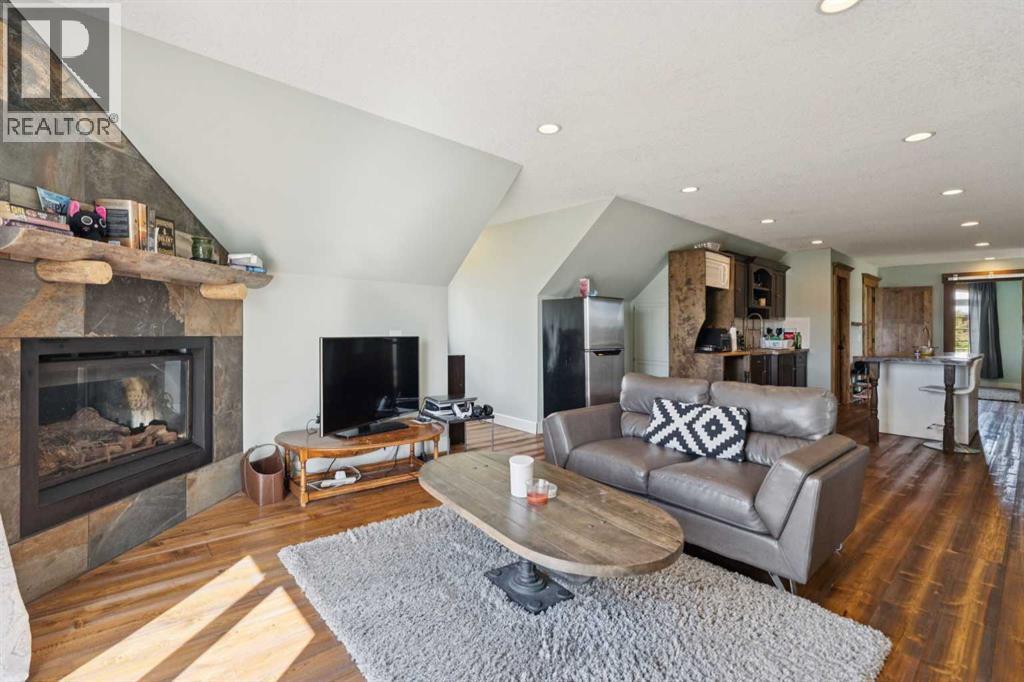394049 12 Street E - 36