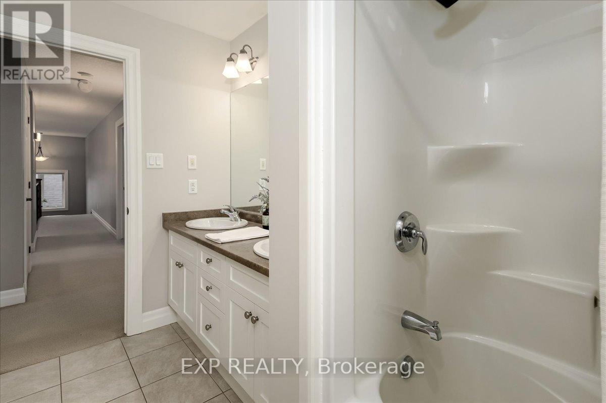 80 FOXHOLLOW DRIVE - 25