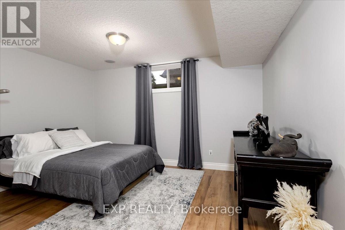 80 FOXHOLLOW DRIVE - 28