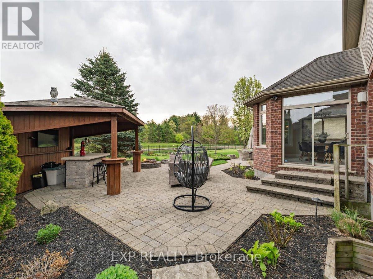 80 FOXHOLLOW DRIVE - 33