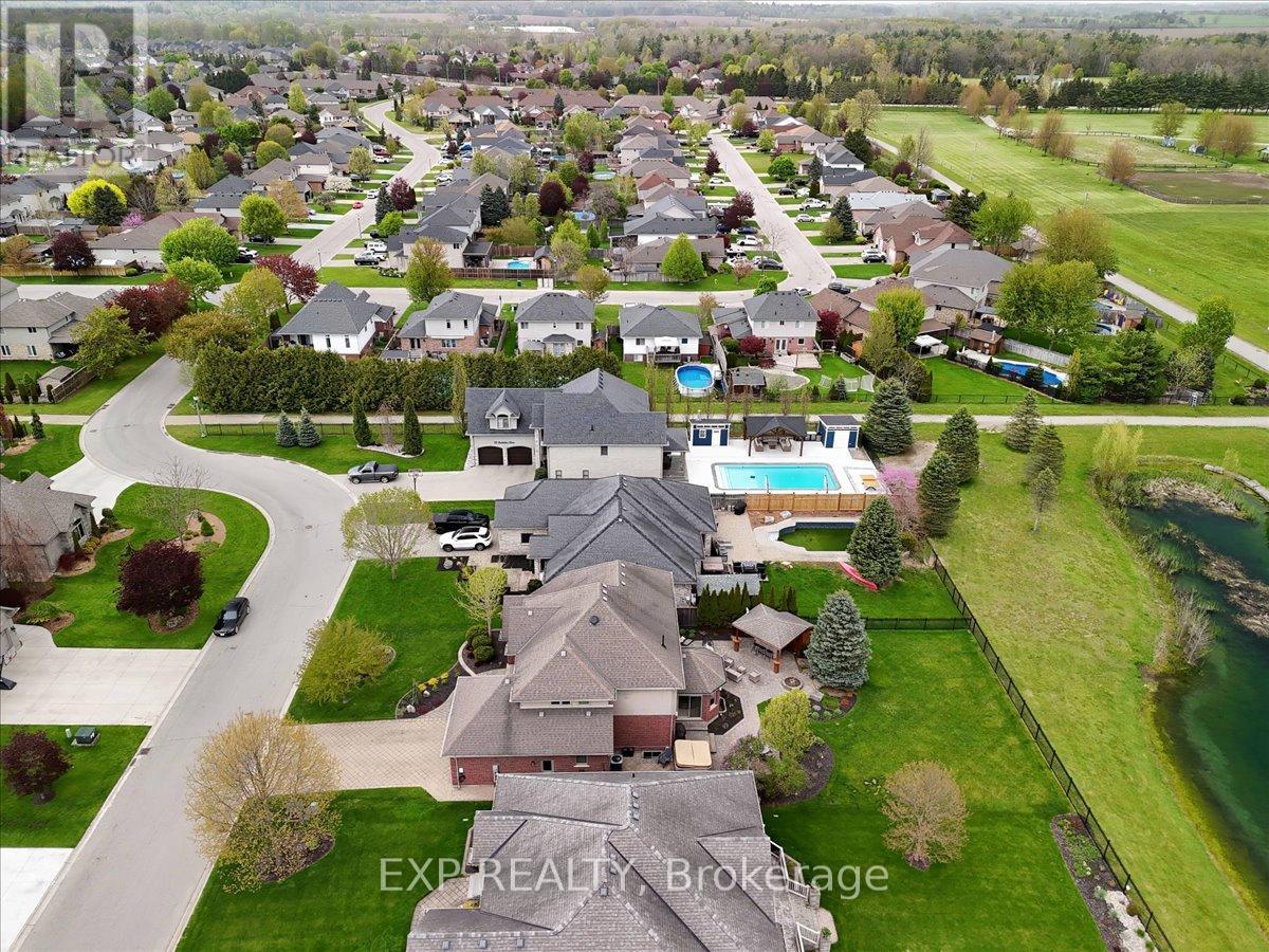 80 FOXHOLLOW DRIVE - 38