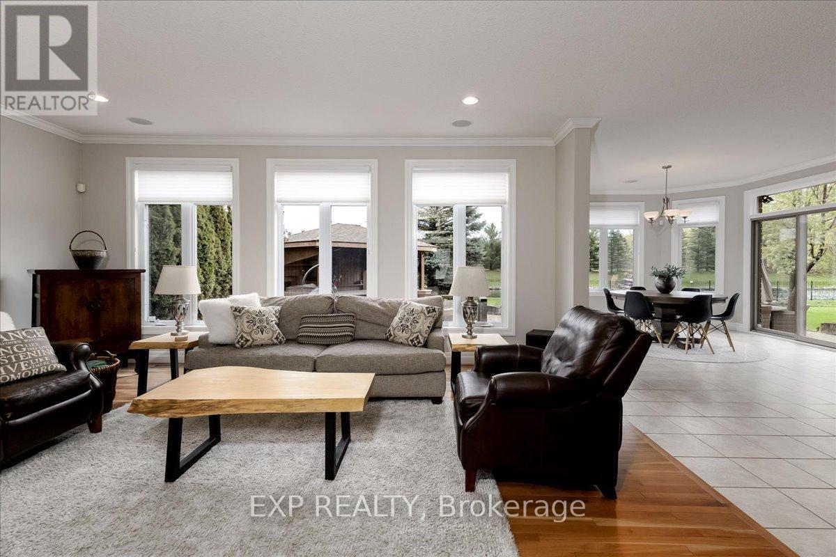 80 FOXHOLLOW DRIVE - 44