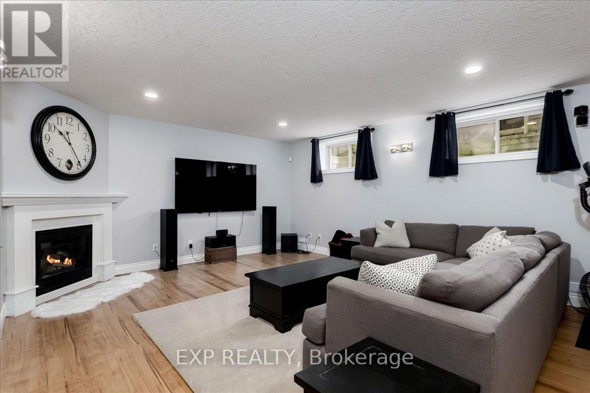 80 FOXHOLLOW DRIVE - 48