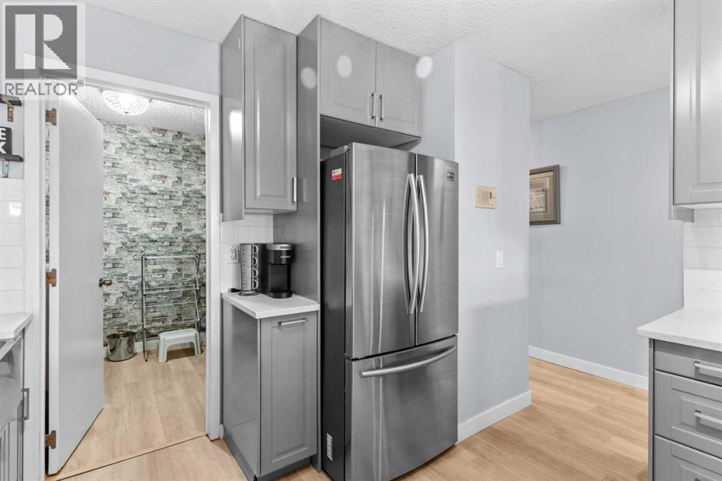 #102 333 2 Avenue NE - 10