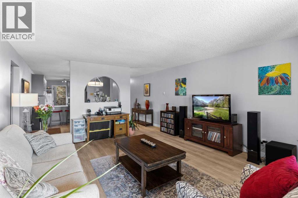 #102 333 2 Avenue NE - 18