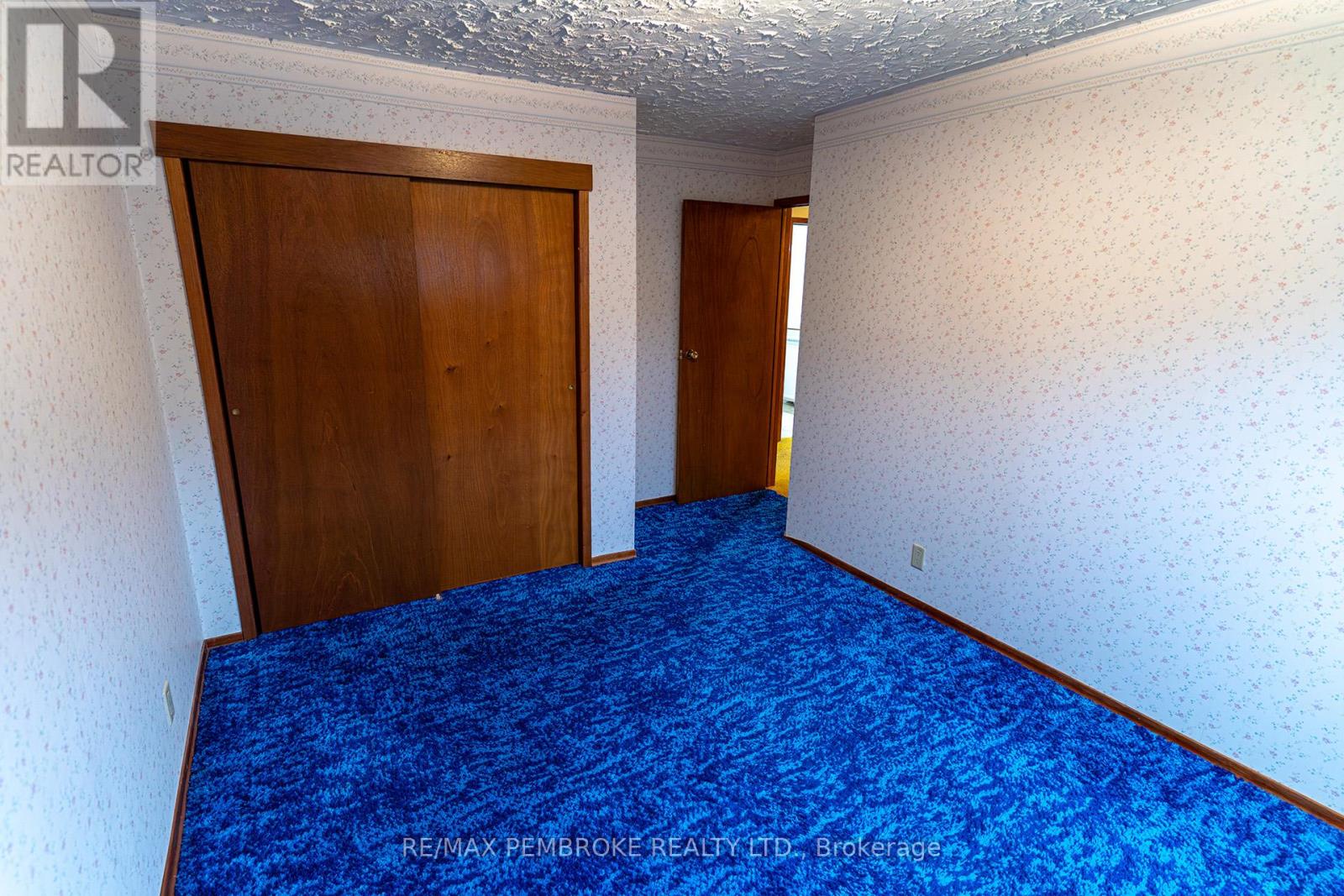2 SILKE DRIVE - 32