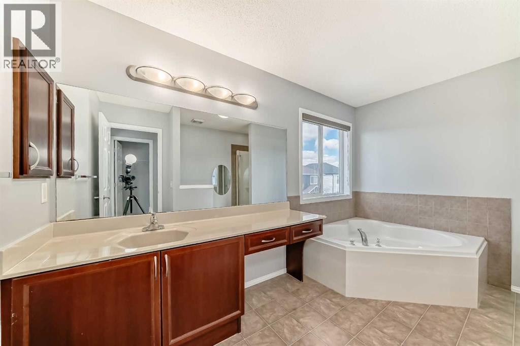 46 Saddlecrest Gardens NE - 22