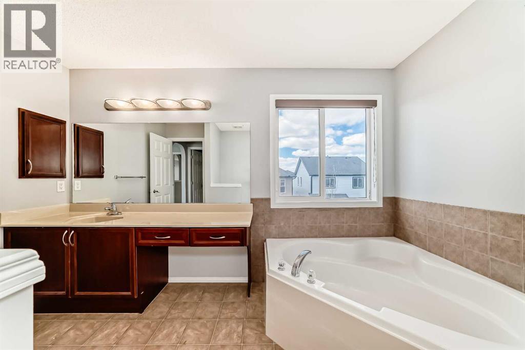 46 Saddlecrest Gardens NE - 24