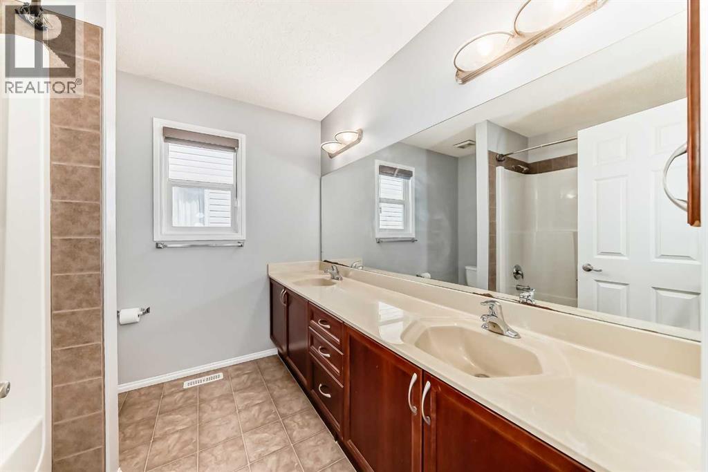 46 Saddlecrest Gardens NE - 32