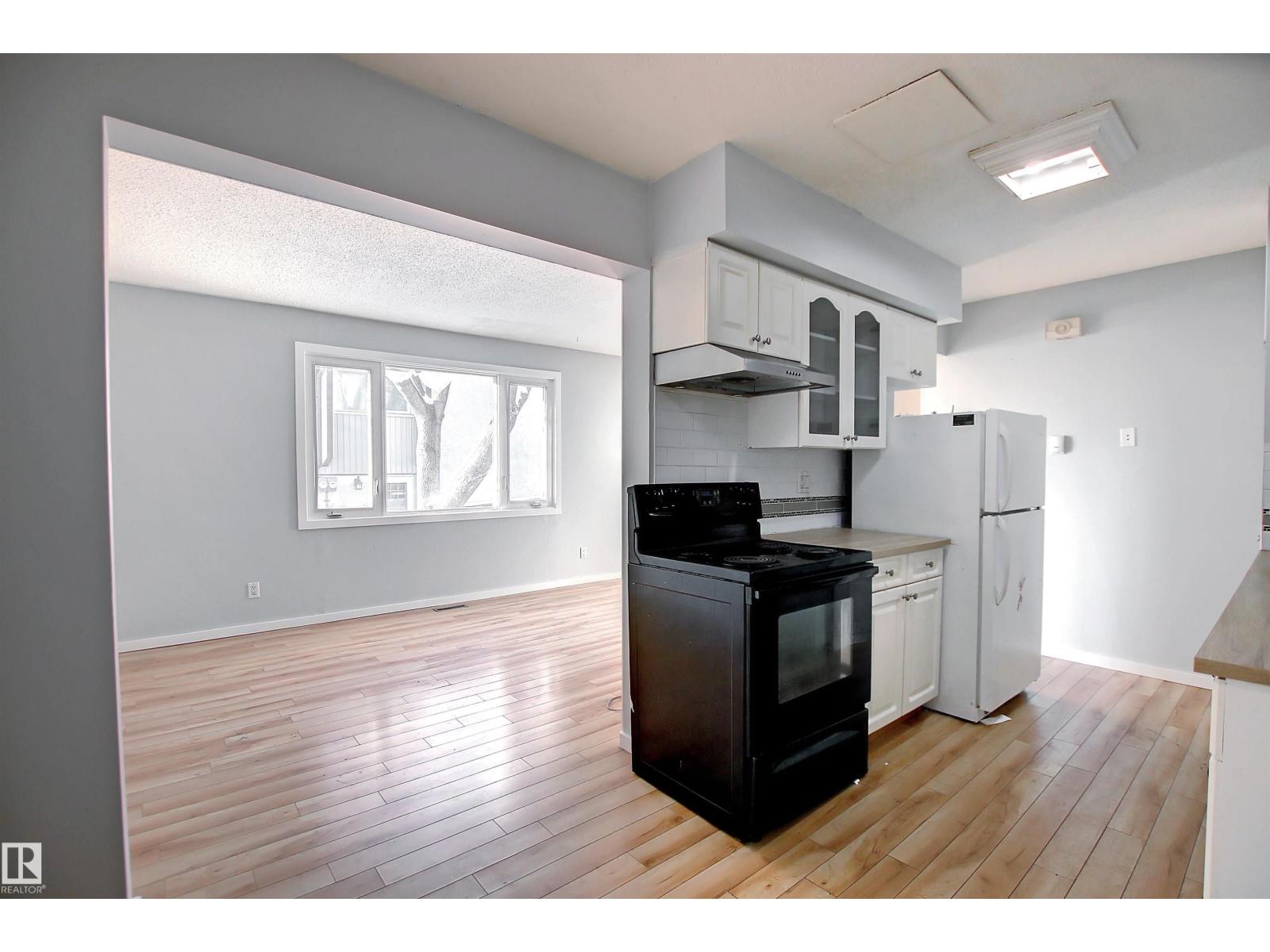 #11 14120 80 ST NW - 21