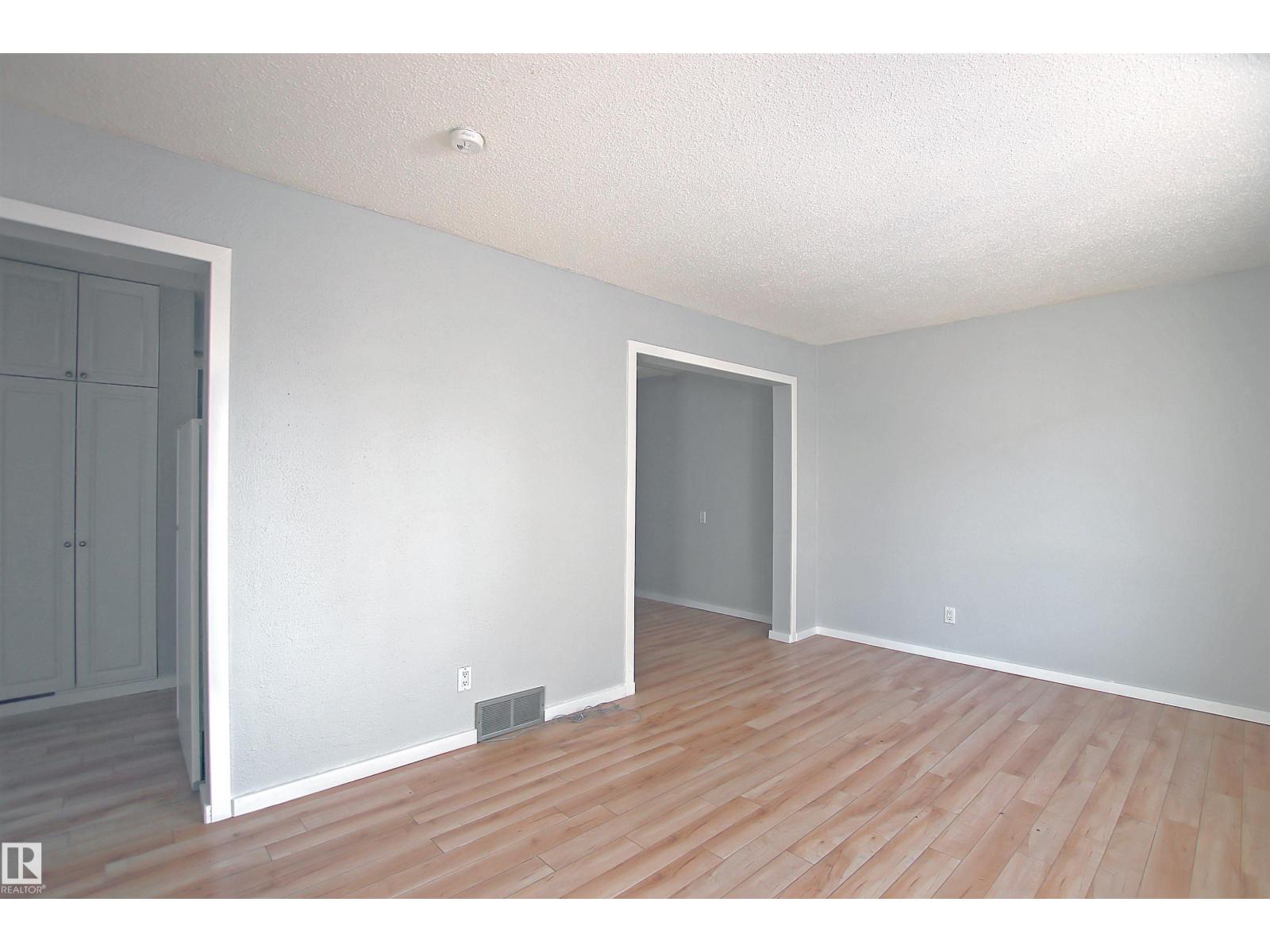 #11 14120 80 ST NW - 26