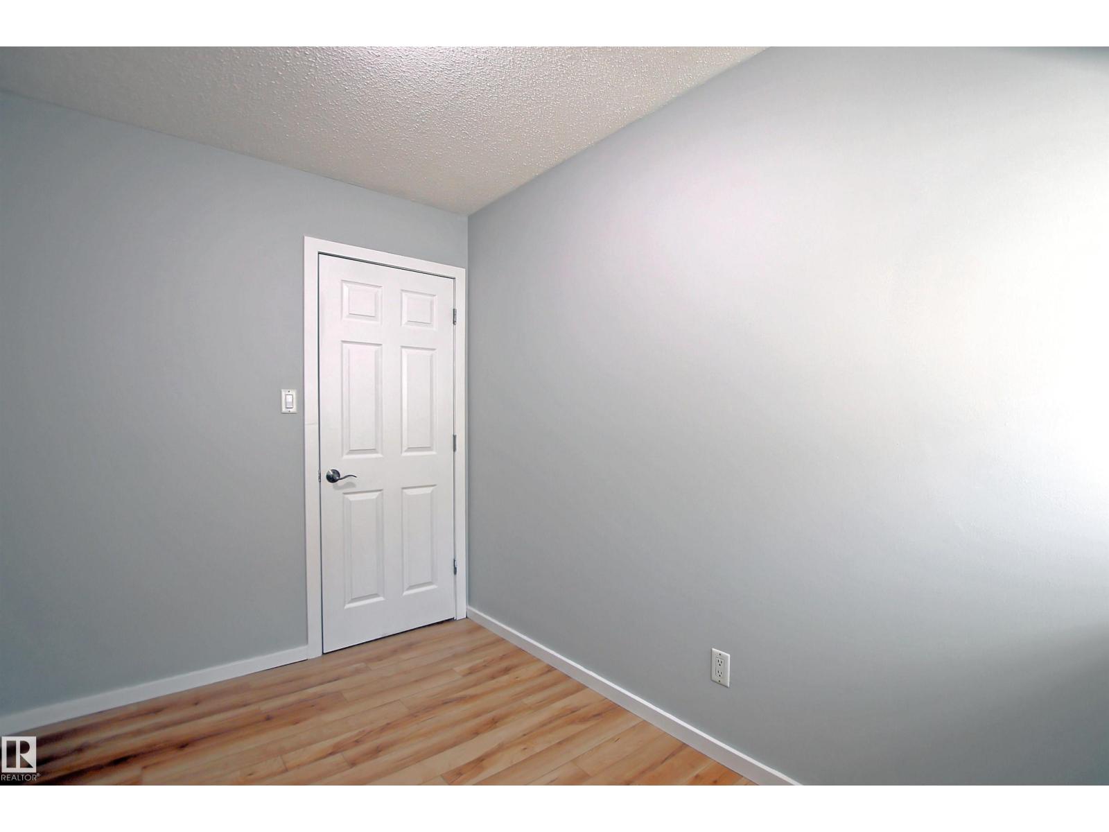 #11 14120 80 ST NW - 4