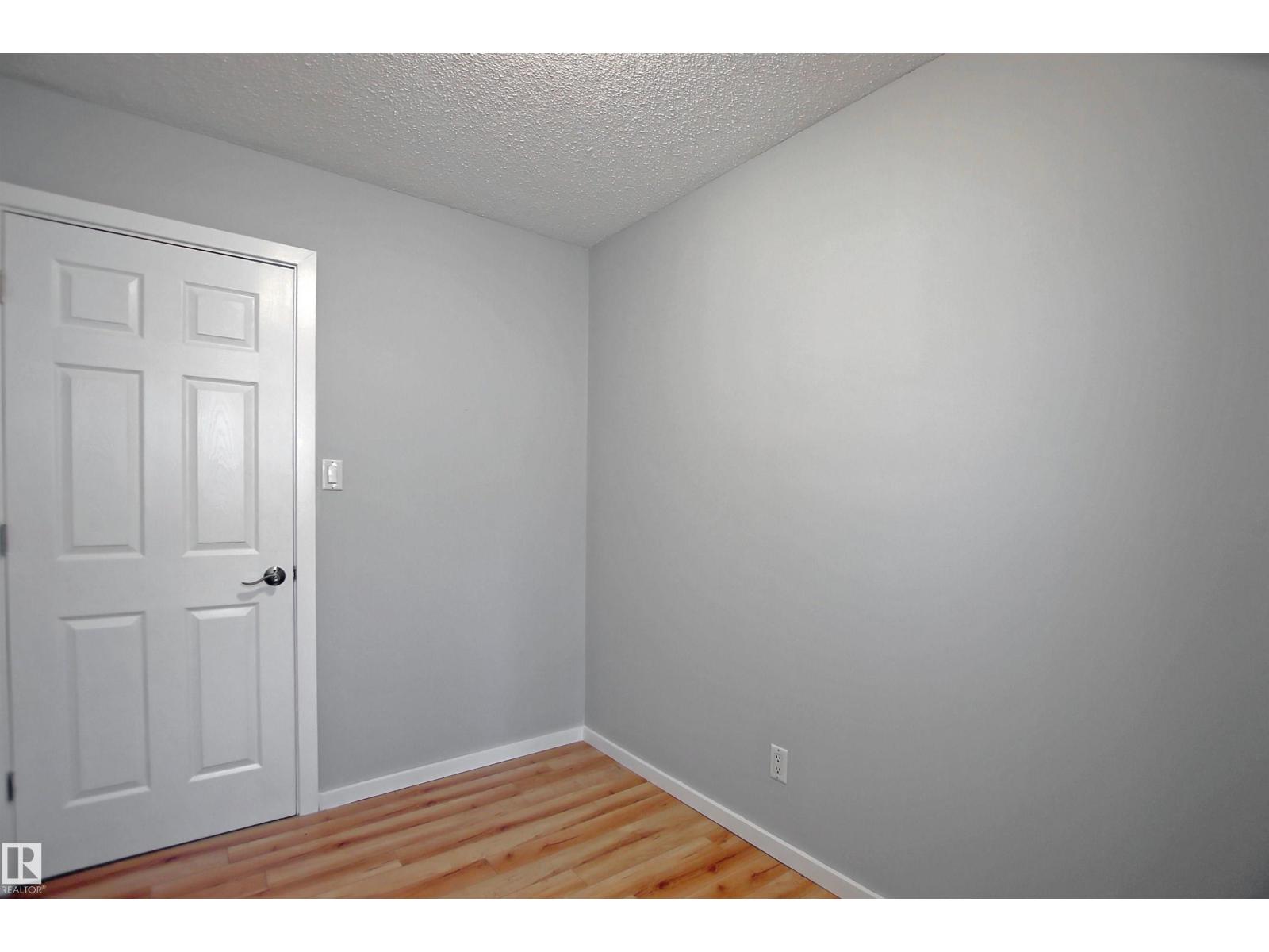 #11 14120 80 ST NW - 9