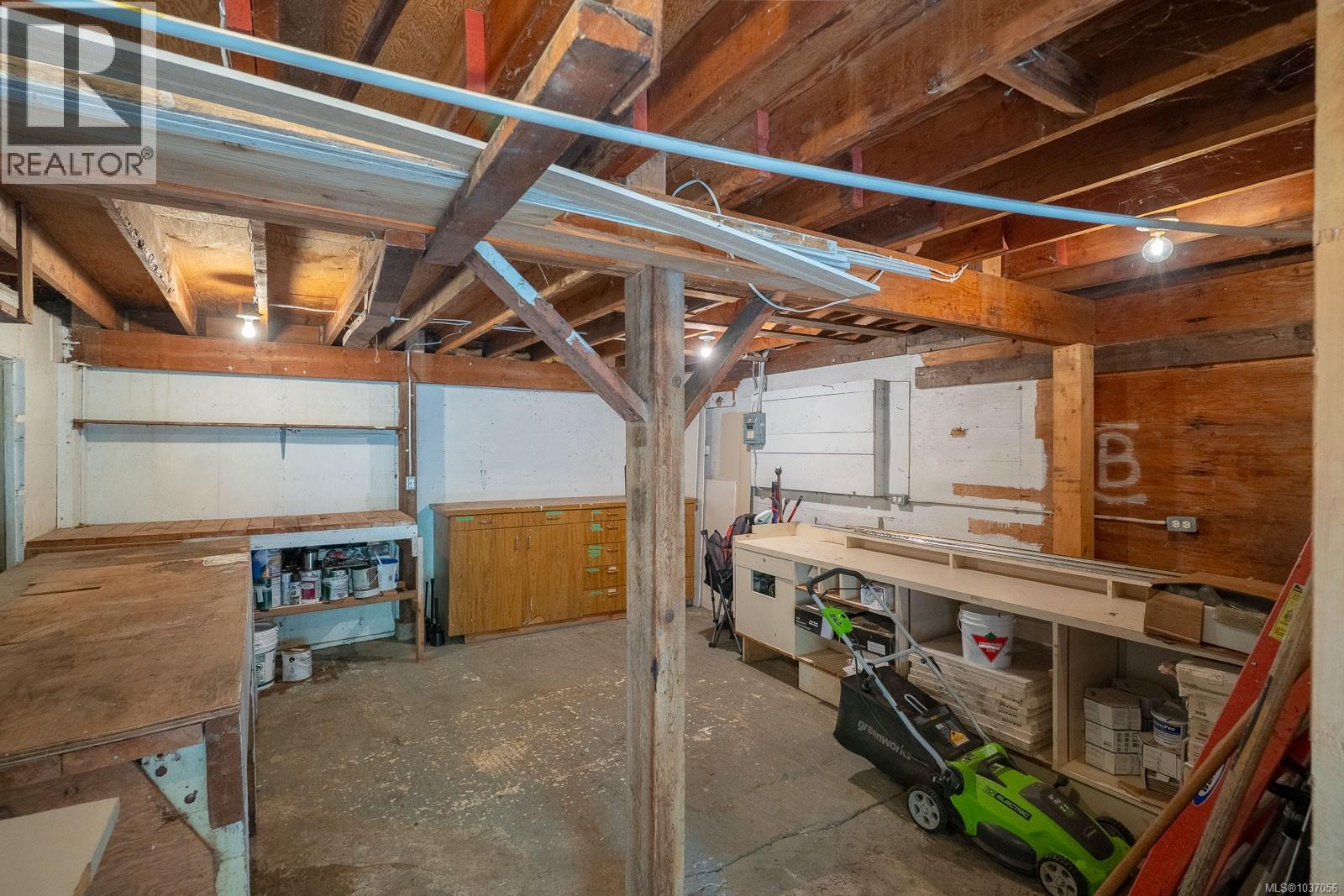 4852 David St - 27