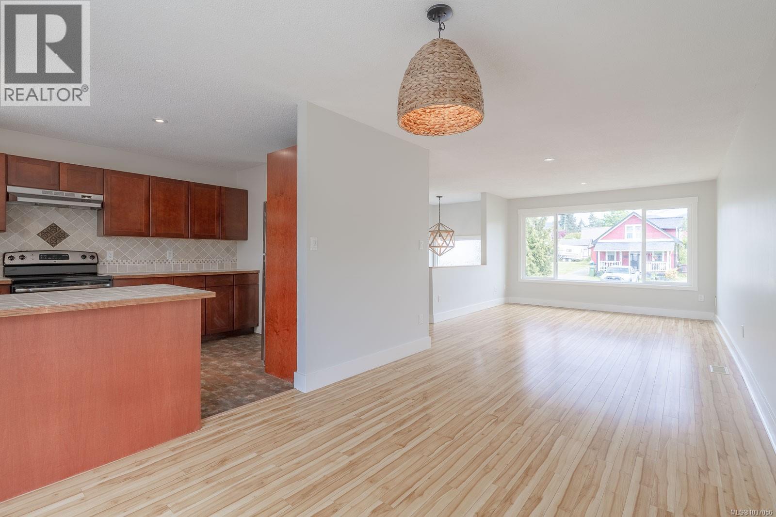 4852 David St - 6