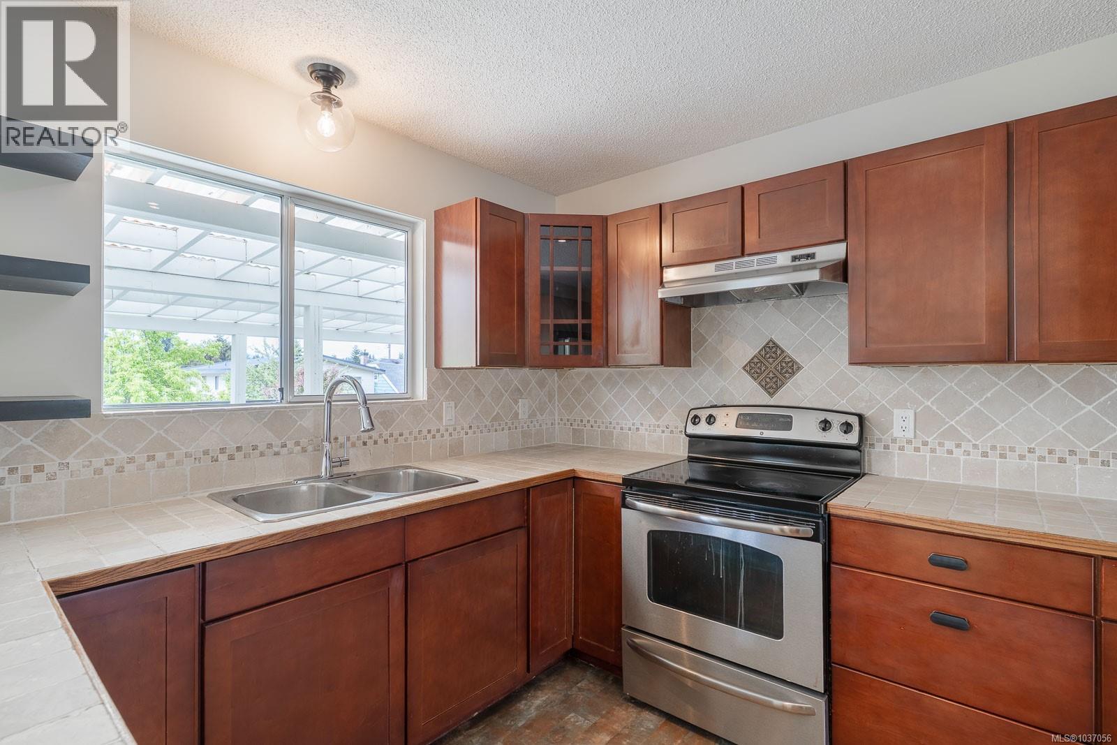 4852 David St - 7
