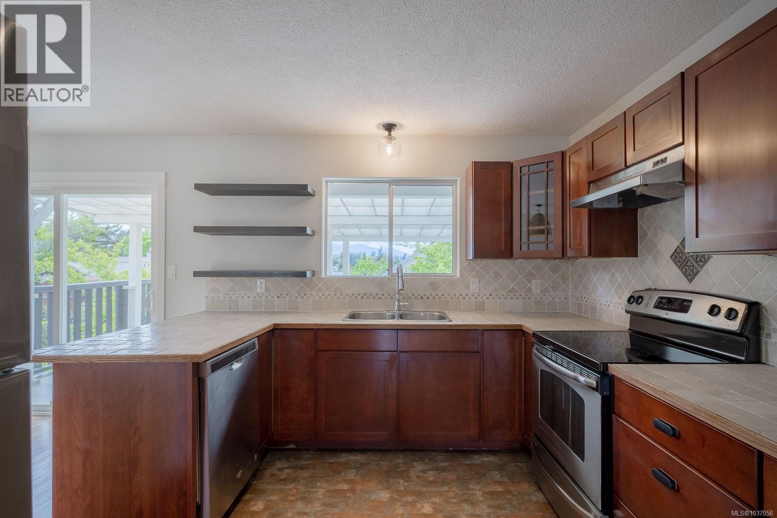 4852 David St - 8