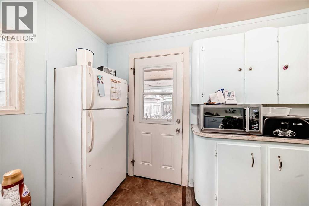 6437 19 Street SE - 10