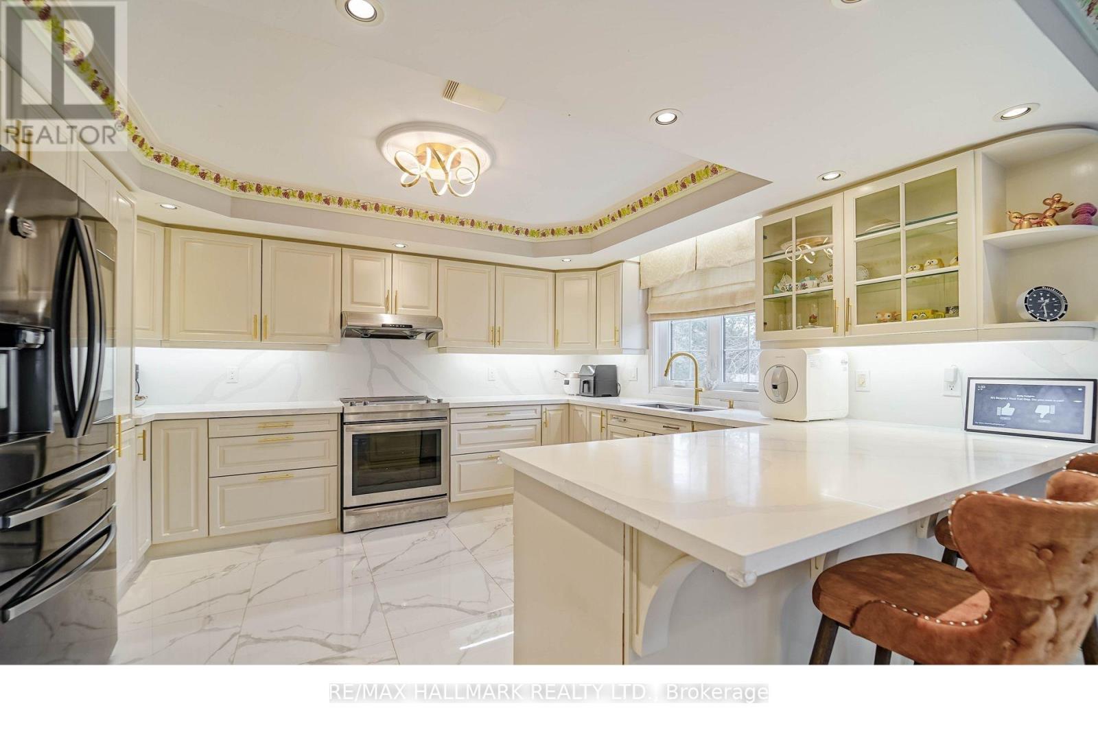 33 OATLANDS CRESCENT - 10