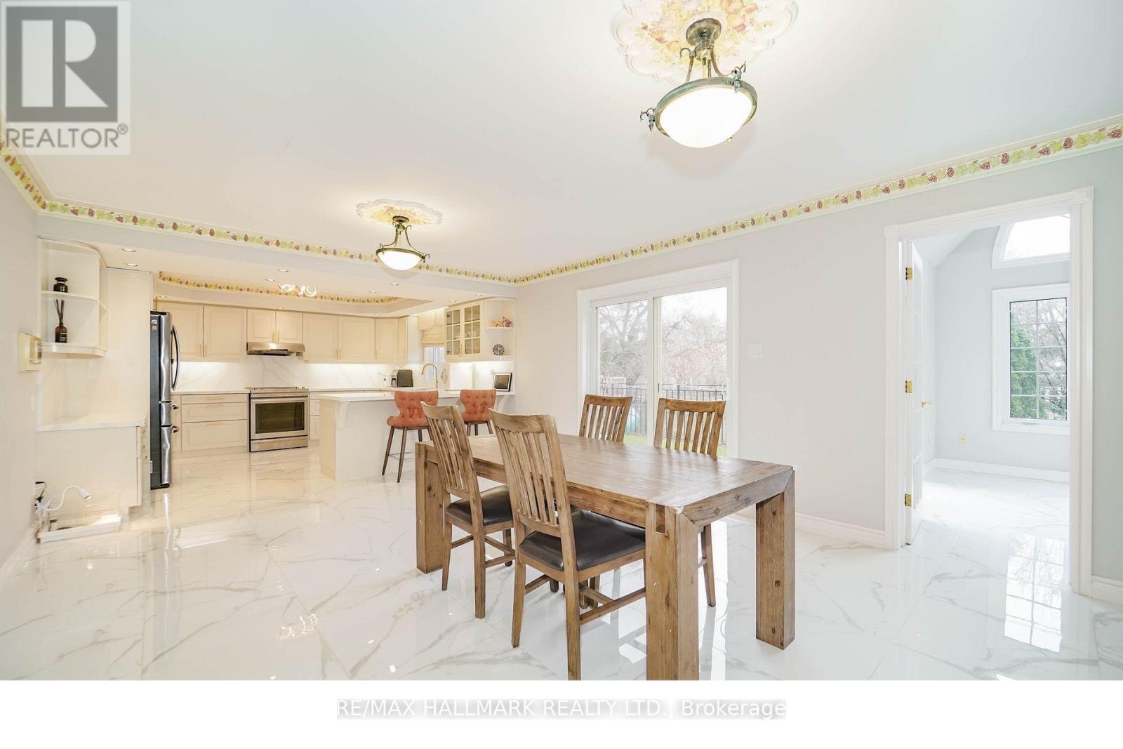33 OATLANDS CRESCENT - 12