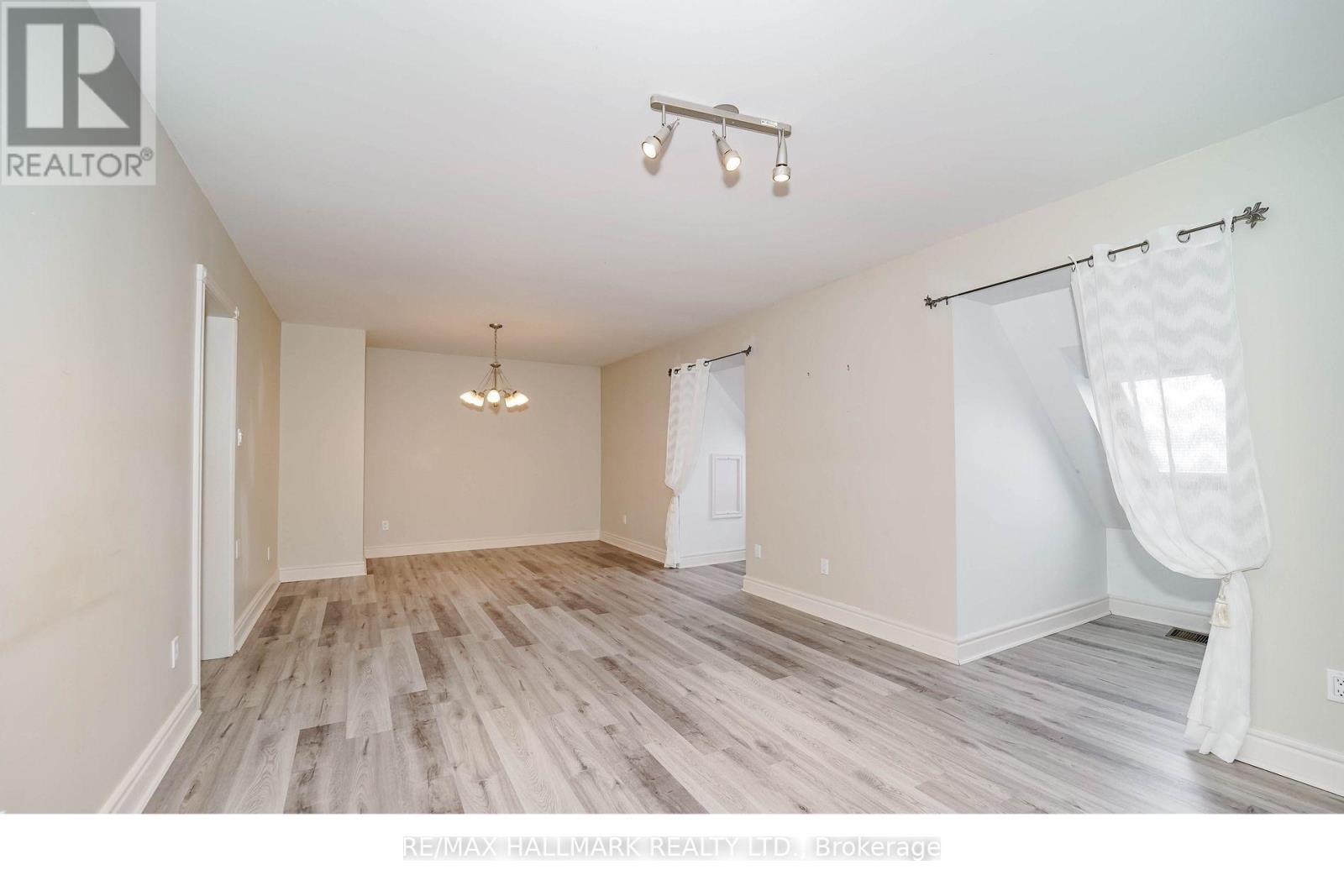 33 OATLANDS CRESCENT - 20