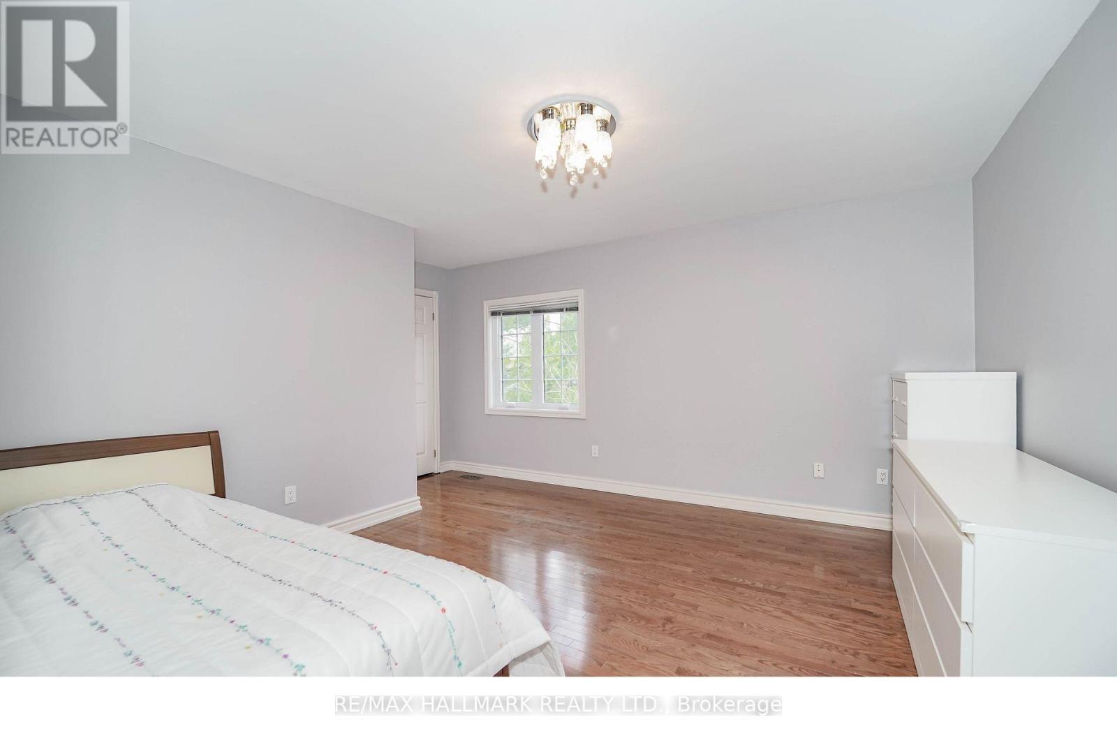 33 OATLANDS CRESCENT - 26