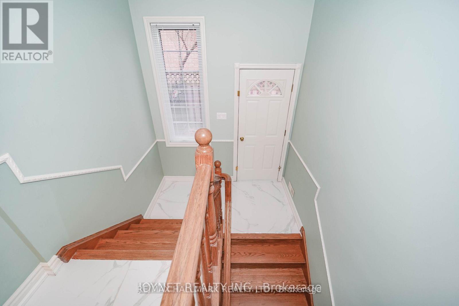 33 OATLANDS CRESCENT - 27