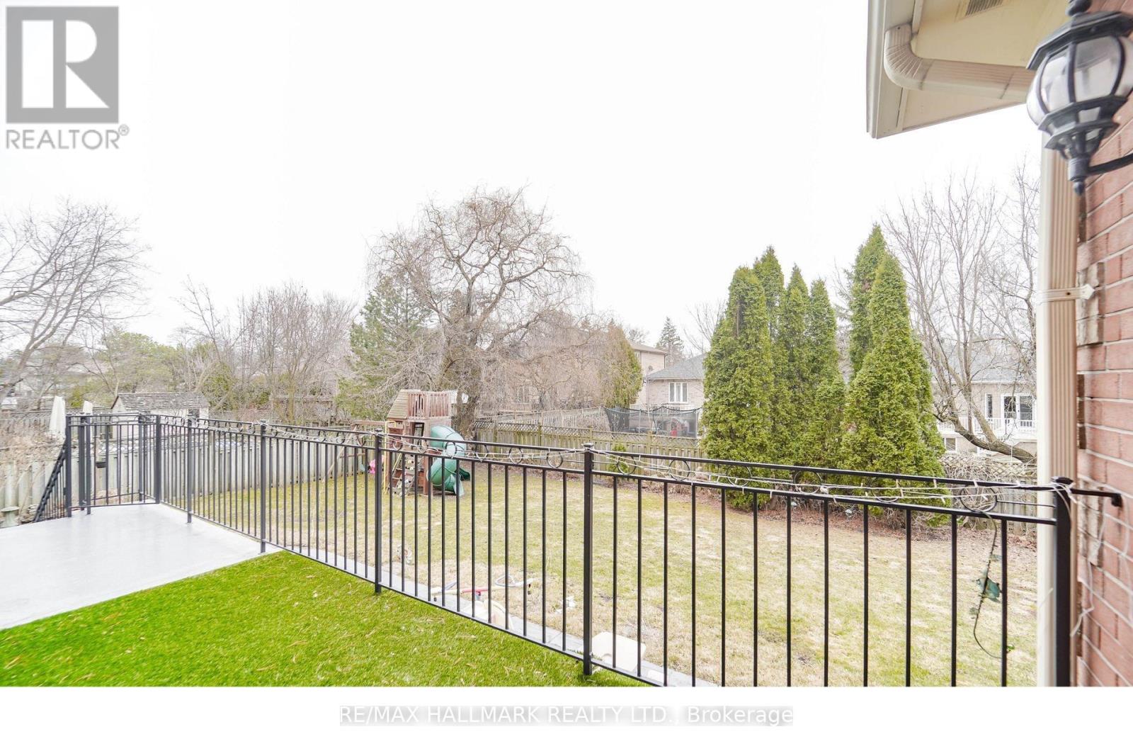 33 OATLANDS CRESCENT - 30