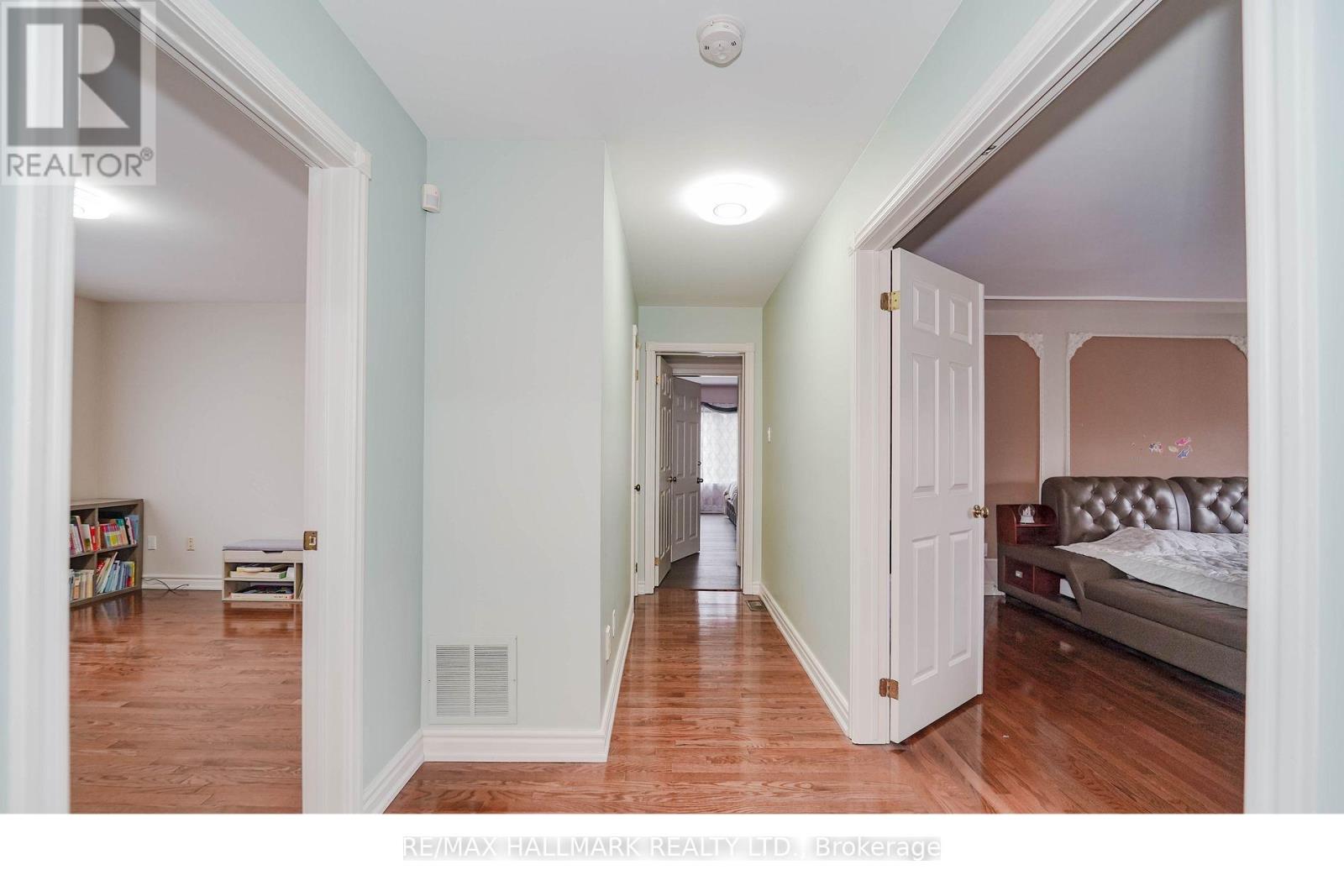 33 OATLANDS CRESCENT - 31