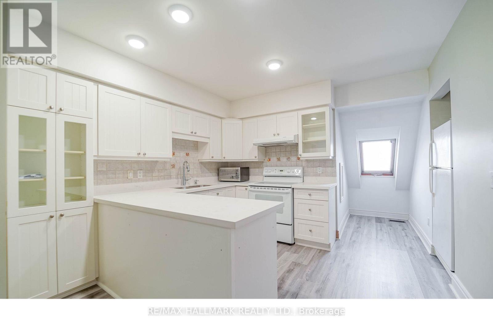33 OATLANDS CRESCENT - 36