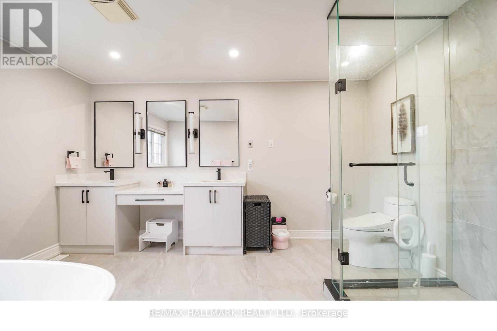 33 OATLANDS CRESCENT - 41