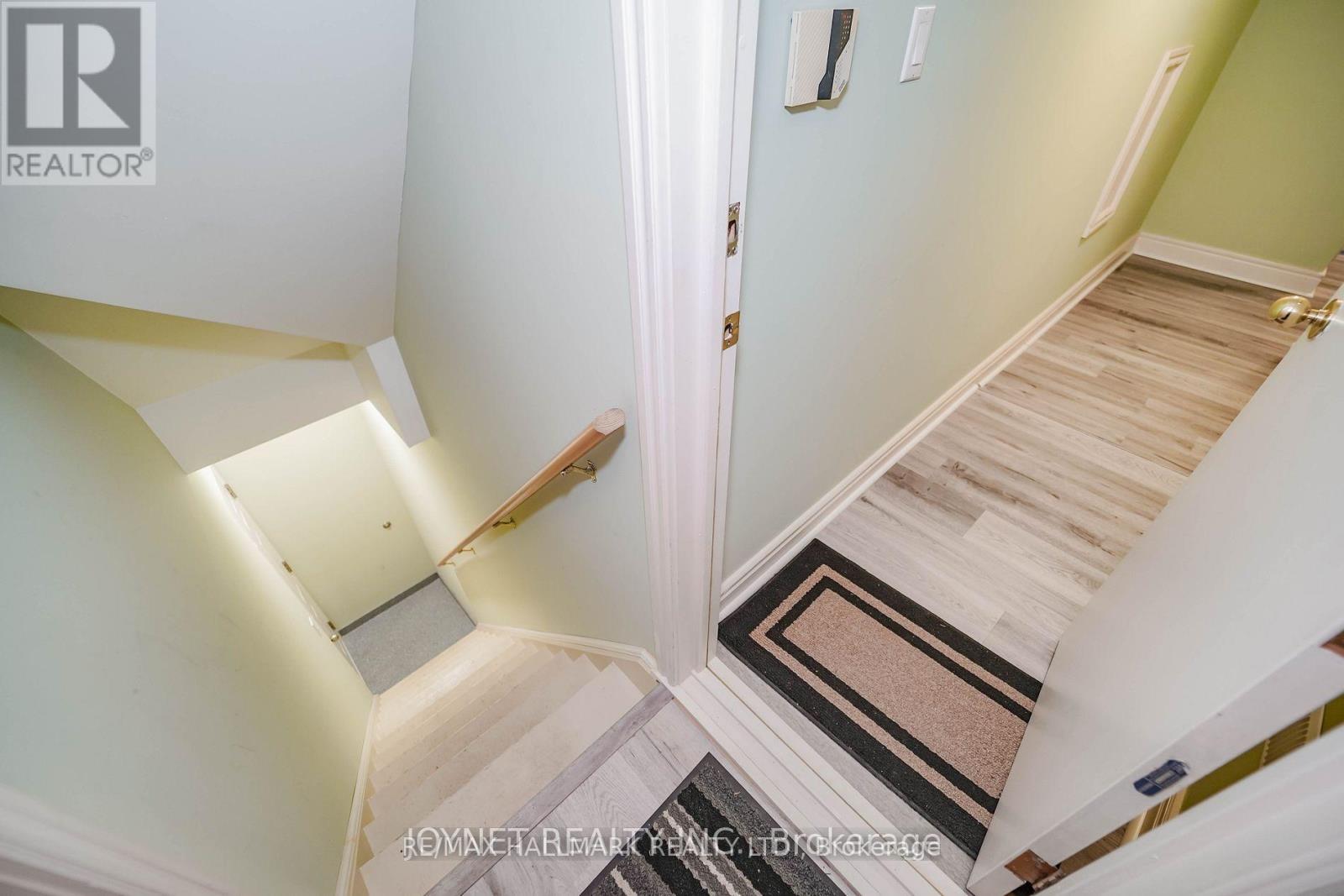 33 OATLANDS CRESCENT - 43