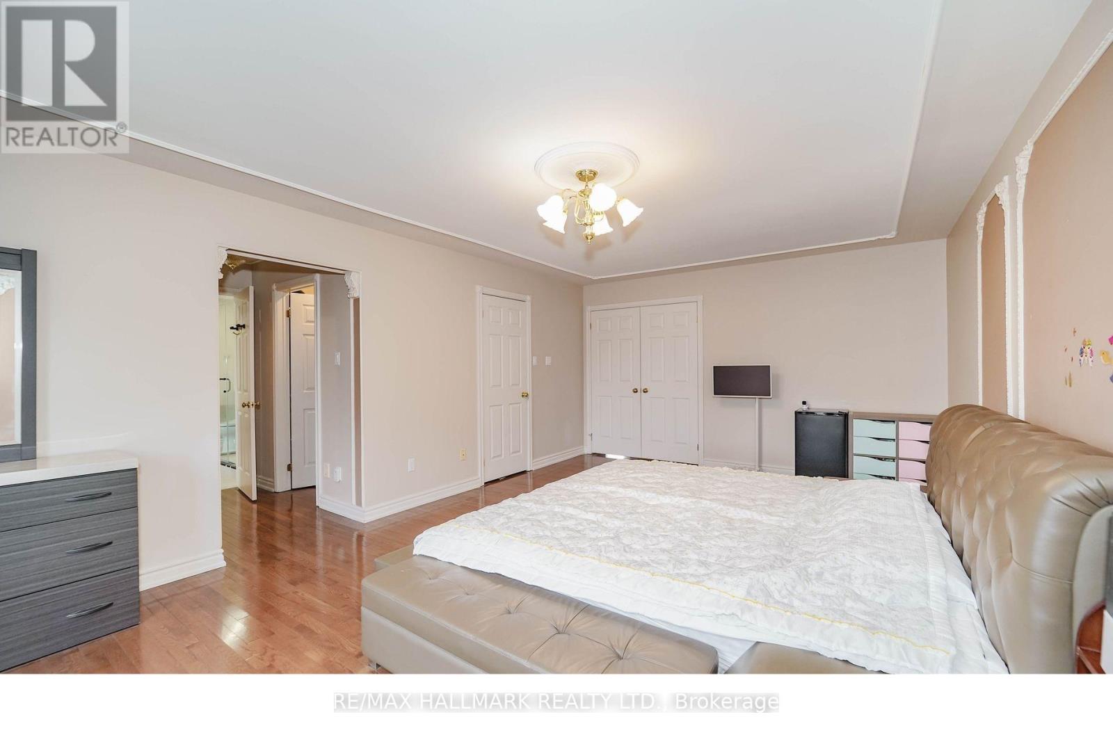 33 OATLANDS CRESCENT - 48