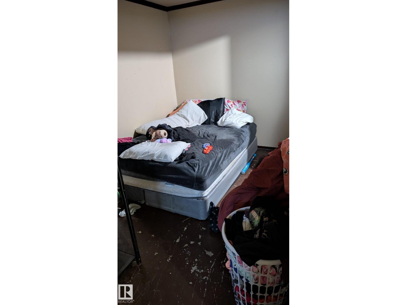 4 AMBERLY CT NW - 32