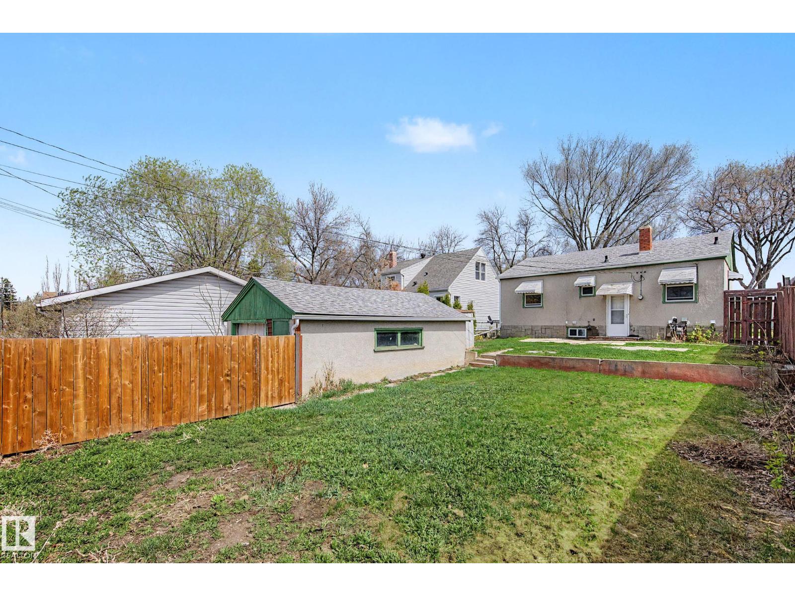 9276 86 ST NW, Edmonton