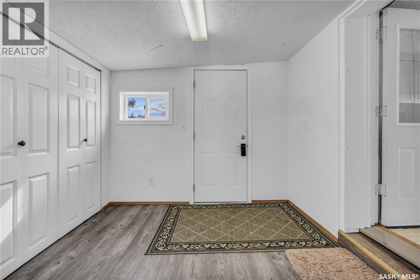 208 Tyvan STREET - 2