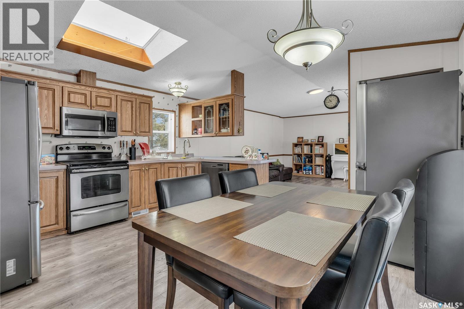208 Tyvan STREET - 6