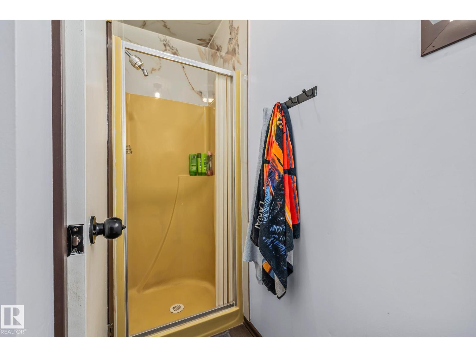 8812 135 AV NW - 21