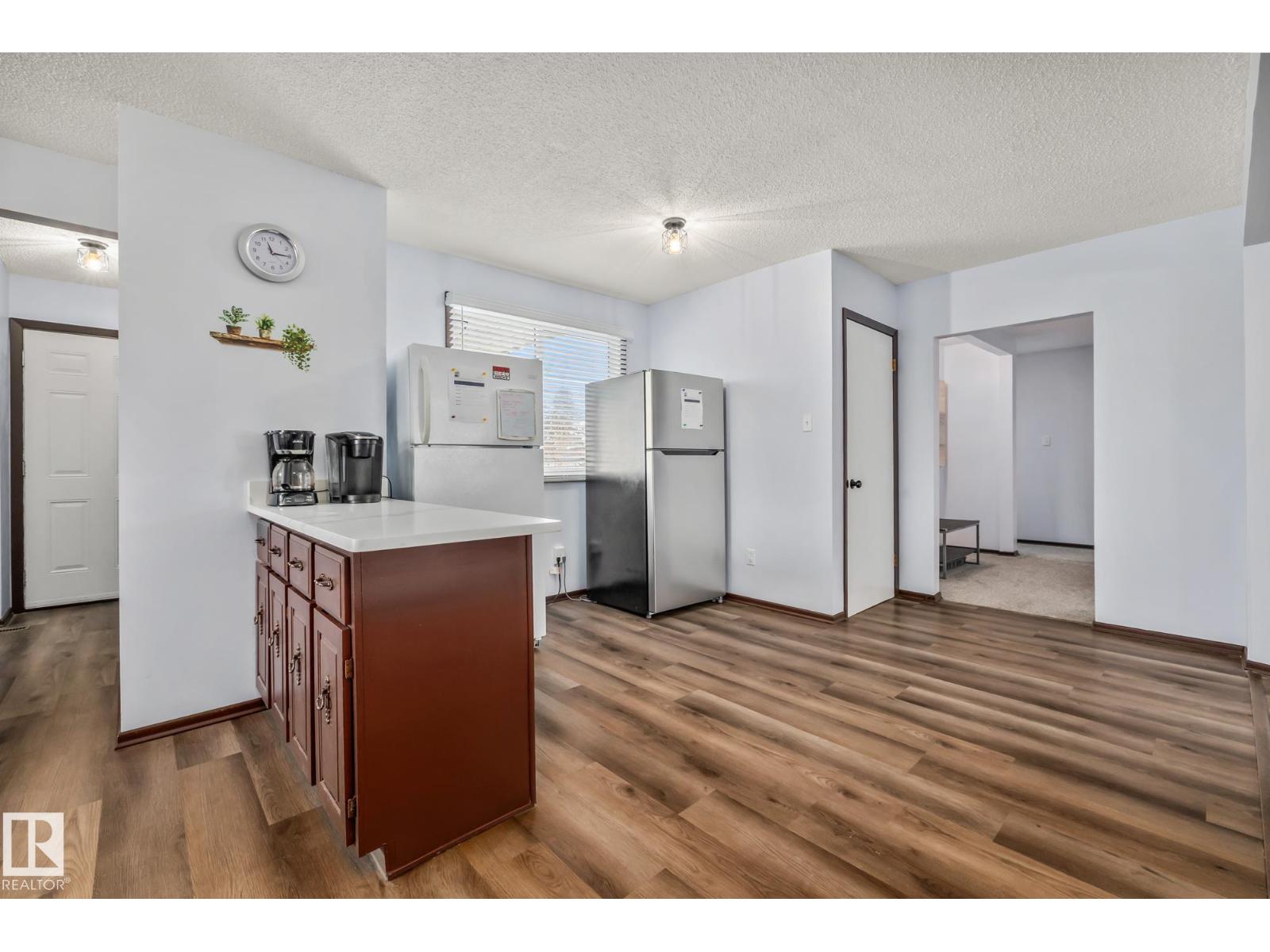 8812 135 AV NW - 17