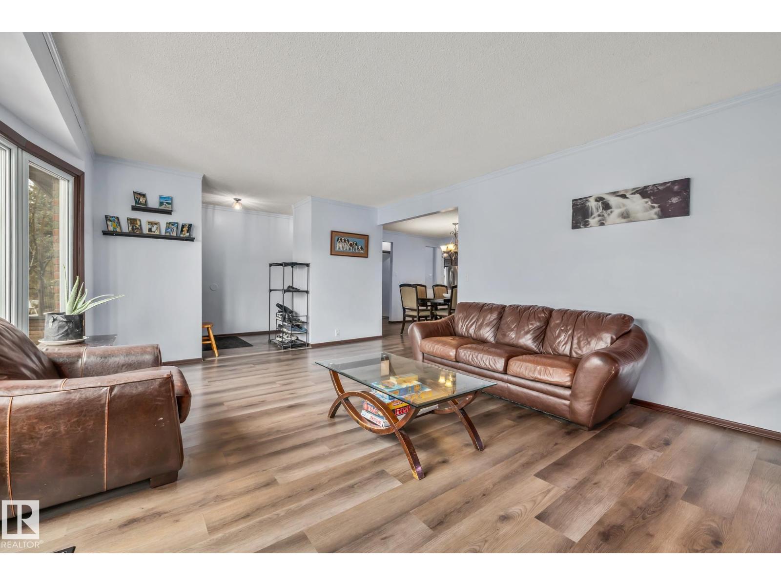 8812 135 AV NW - 6