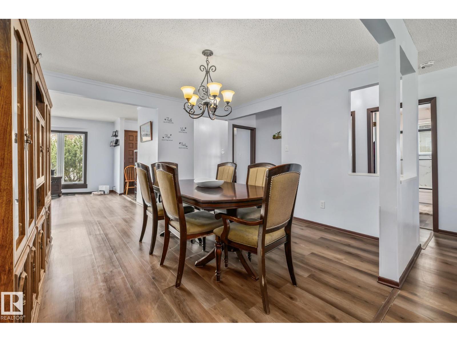 8812 135 AV NW - 8