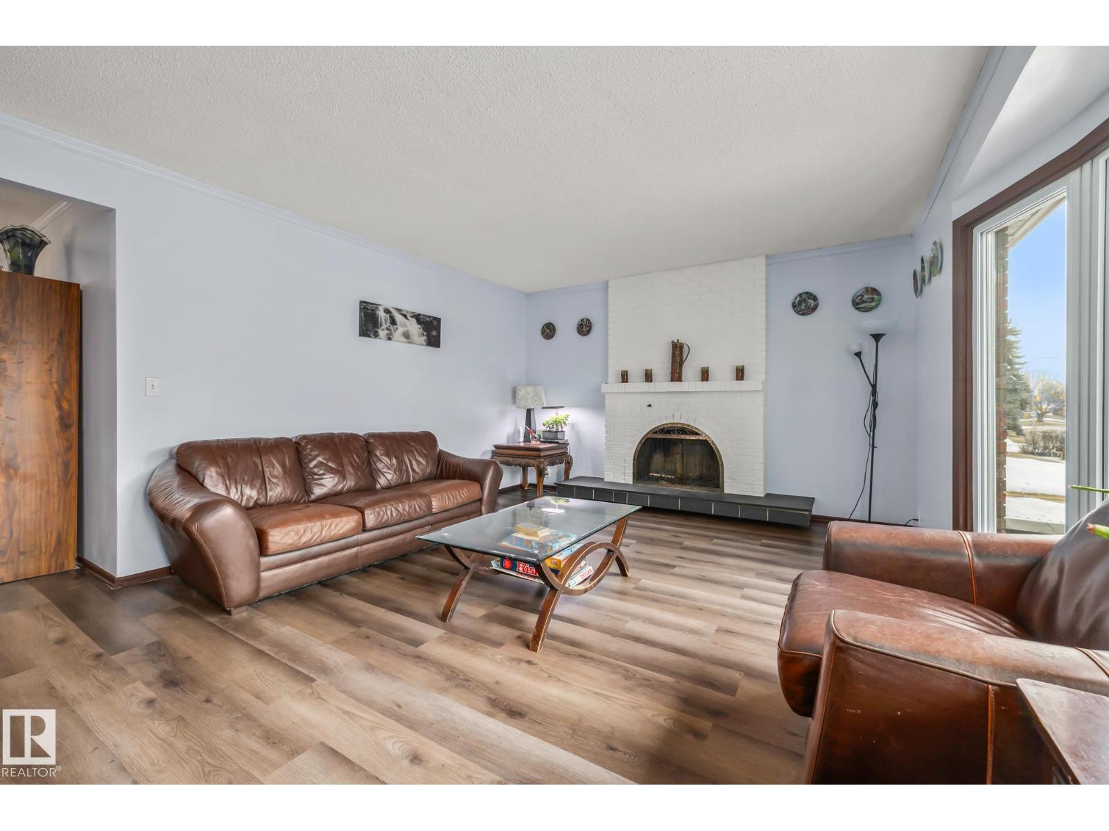 8812 135 AV NW - 3