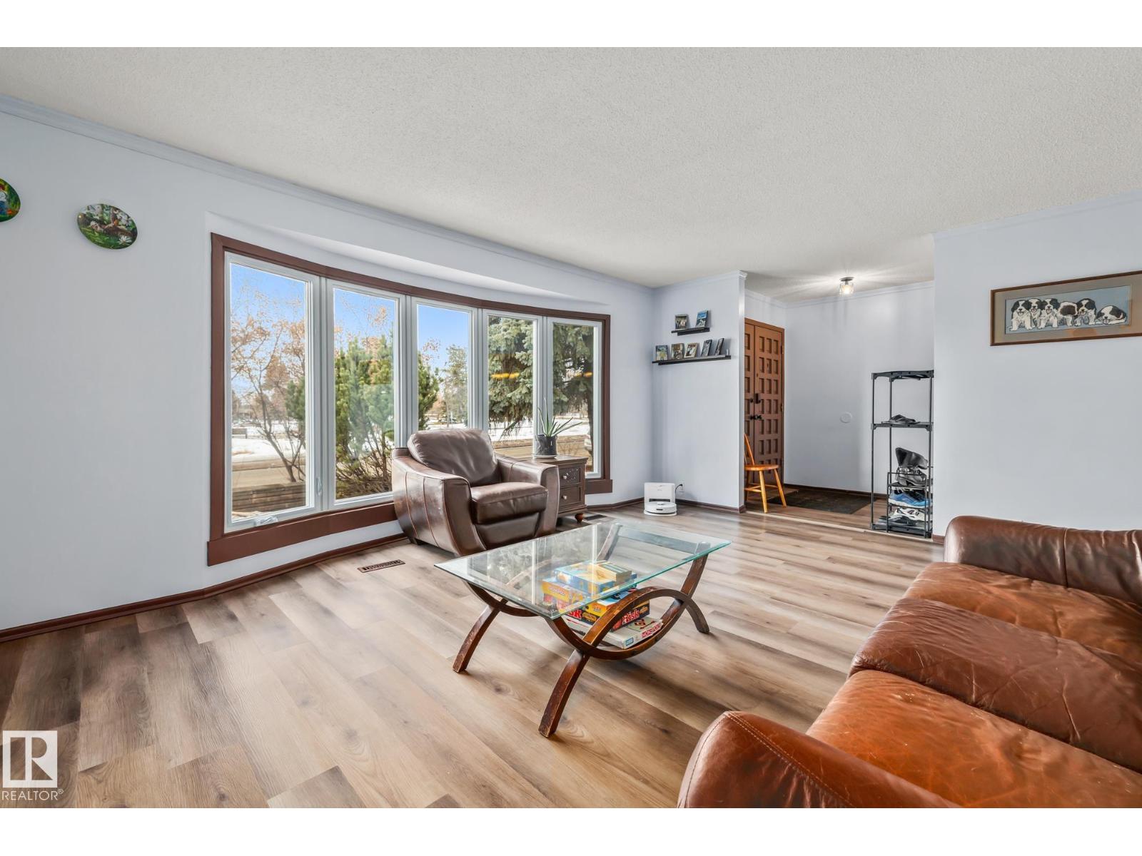 8812 135 AV NW - 4