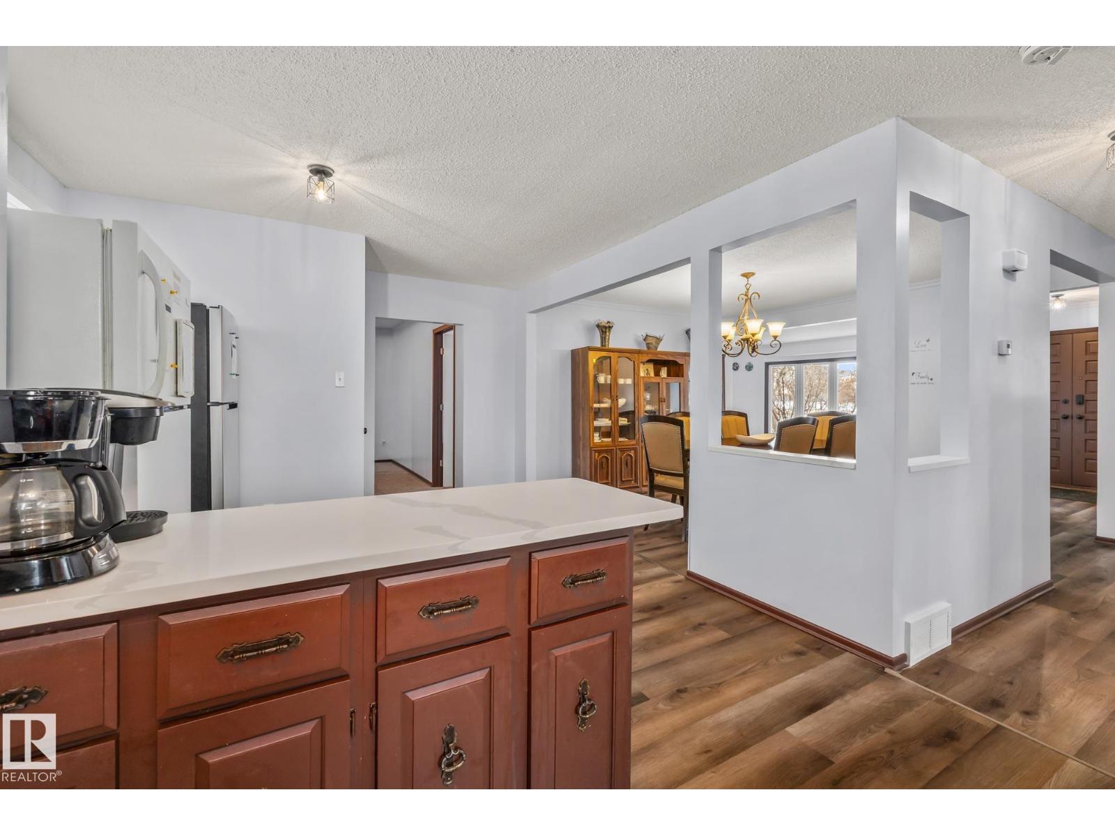 8812 135 AV NW - 10