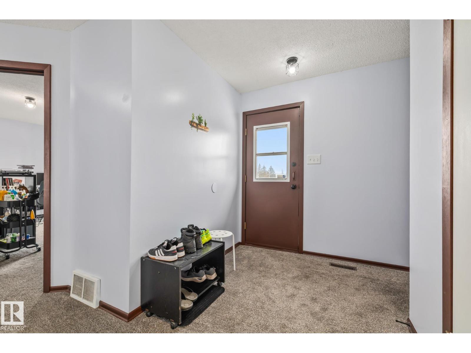 8812 135 AV NW - 24