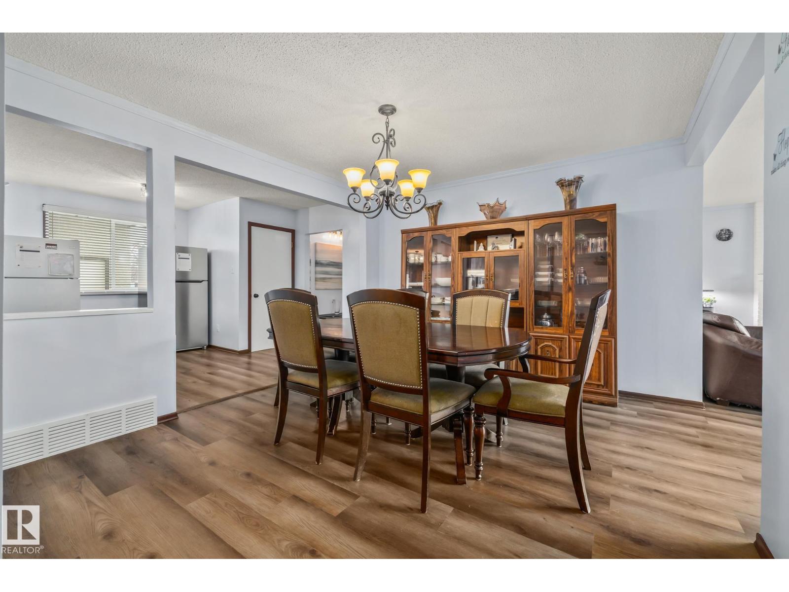 8812 135 AV NW - 9
