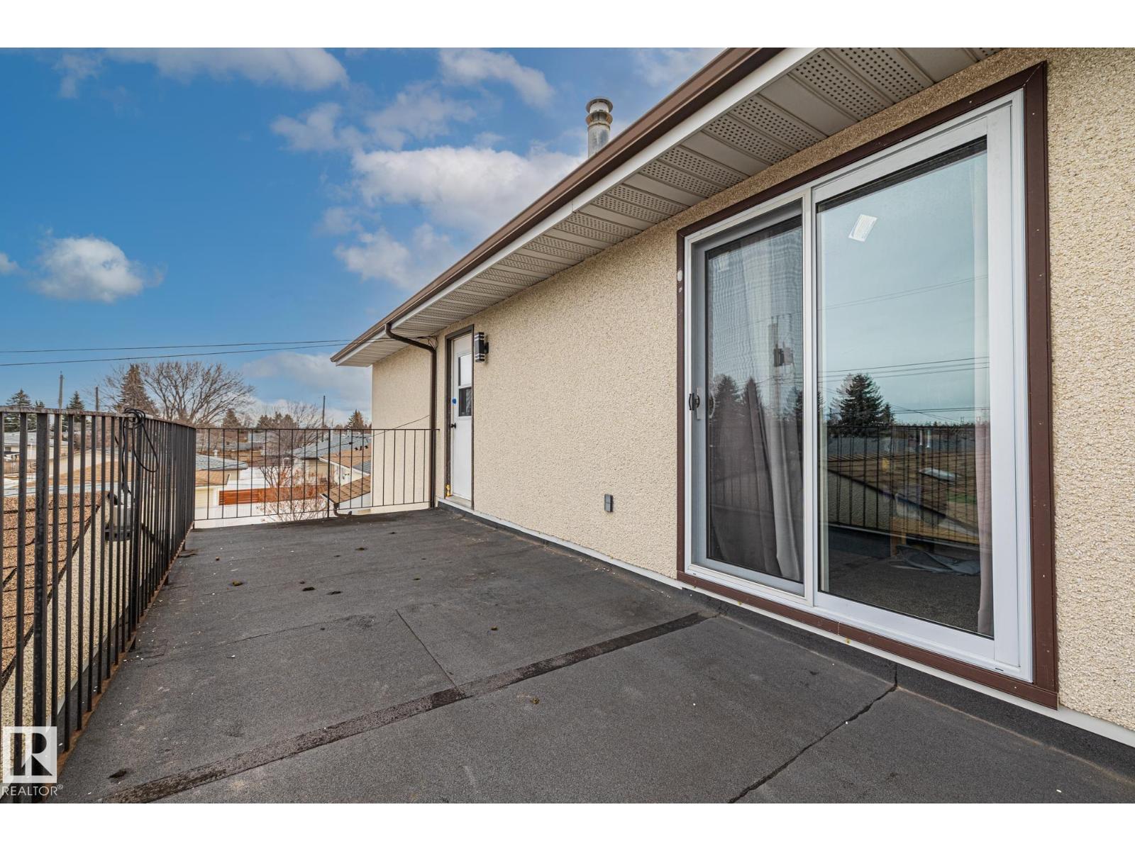 8812 135 AV NW - 25