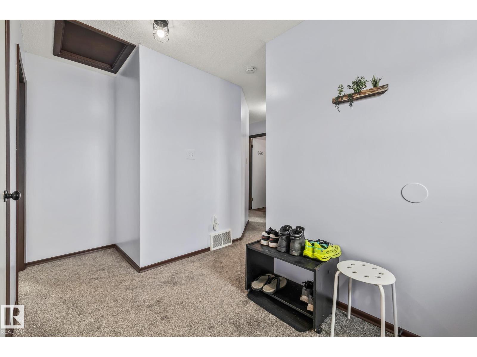 8812 135 AV NW - 23